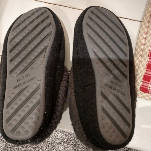 Slippers - Picture 2 of 3